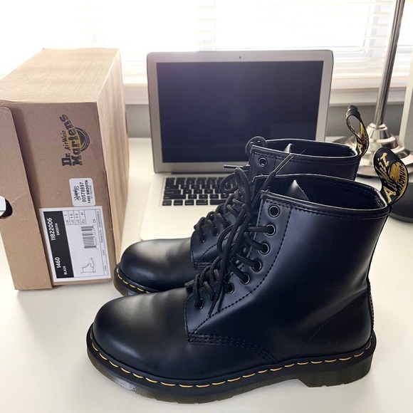 Dr. Martens Shoes - 📦SOLD📦New! Dr. Martens 1460 Smooth women’s size 9